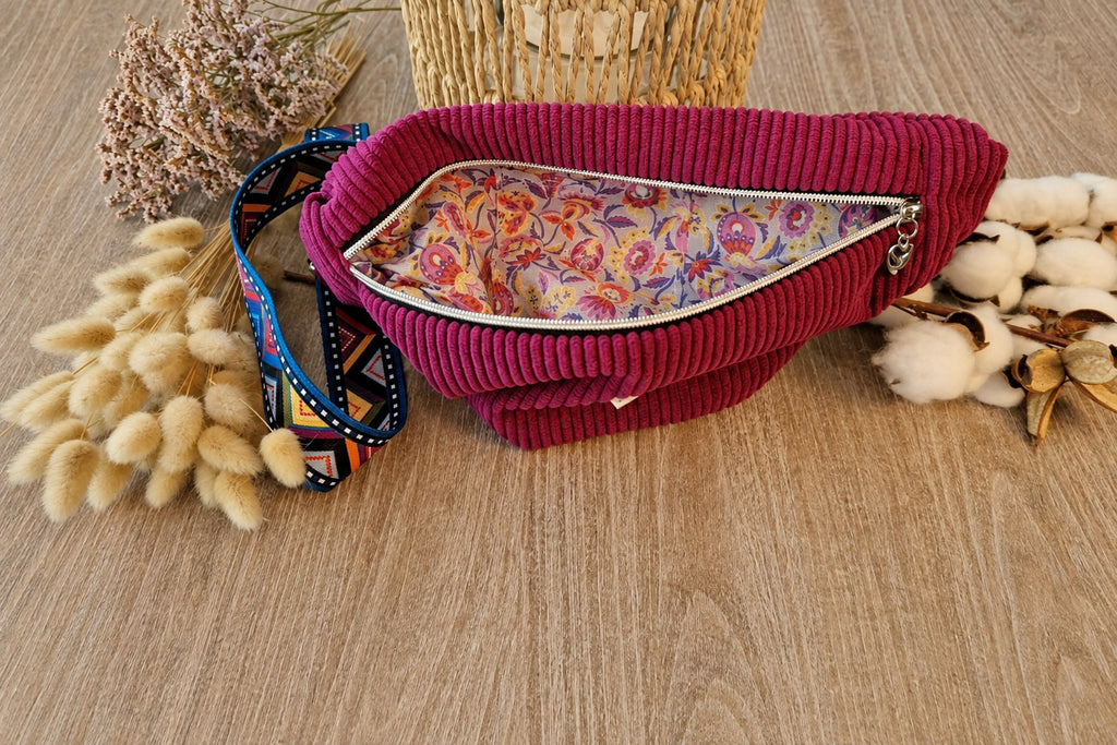 Sac banane velours prune • Intérieur fleuri surprise • Upcyclé