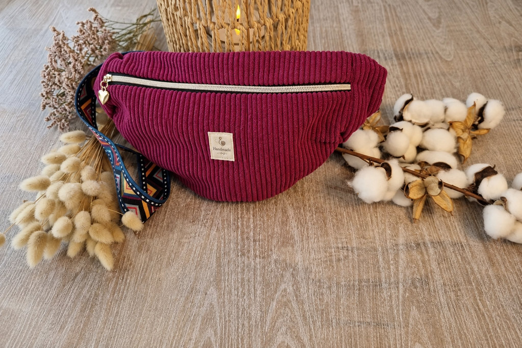 Sac banane velours prune • Intérieur fleuri surprise • Upcyclé