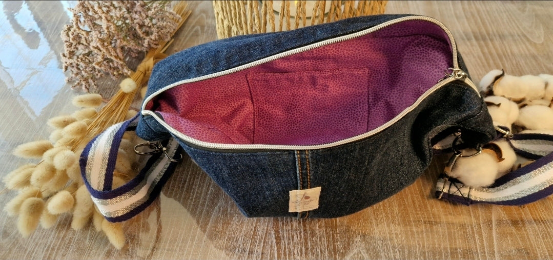 Sac banane en jean upcyclé • Intérieur cœurs • Pièce unique